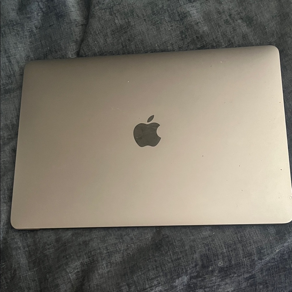Apple MacBook in Sleek Silver